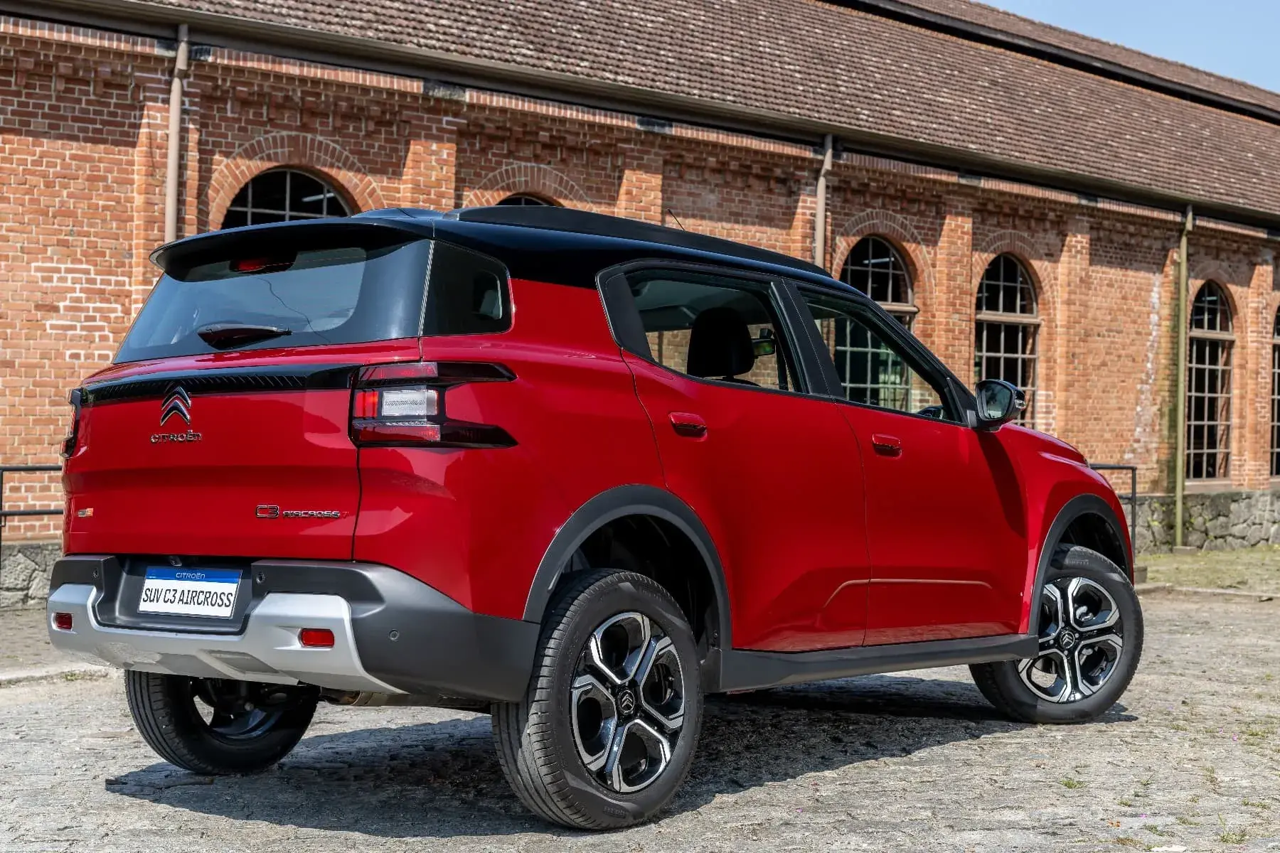 SUV Citroen C3 Aircross 9 Citroën Aircross com R$ 25,7 mil de desconto: a oferta do mês que vale checar antes de fechar negócio