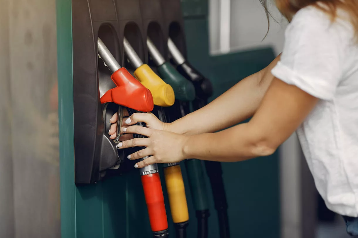 bomba gasolina 1 jpg Gasolina ou Etanol: qual combustível rende mais no verão?