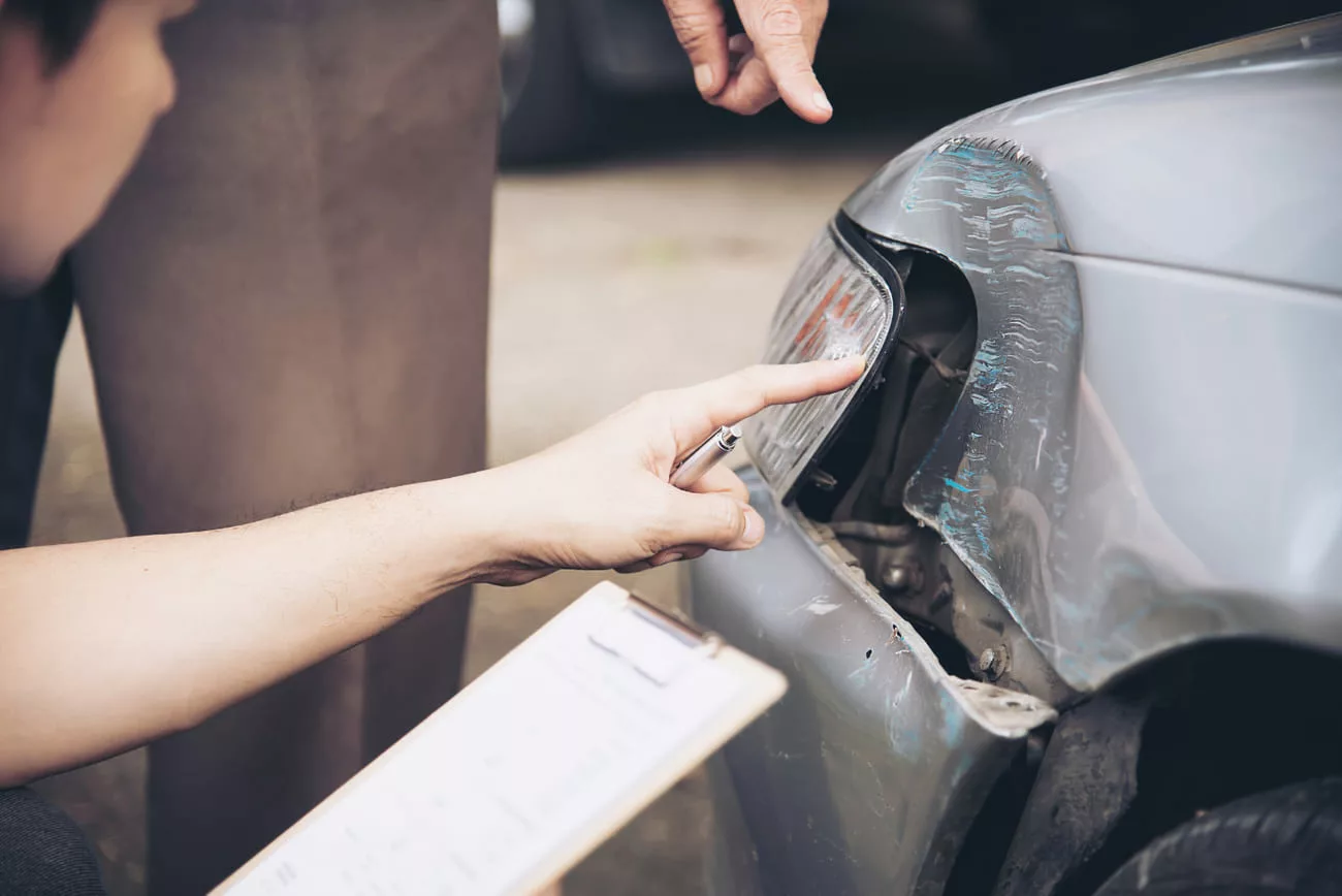 carro batido 1 Por que carros com batidas leves são classificados como perda total?