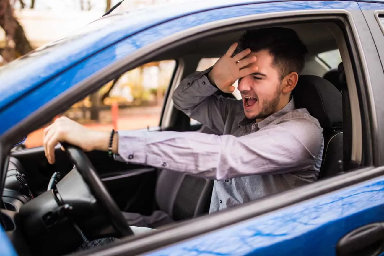 motorista nervoso 1 Você fica nervosinho no trânsito e faz gestos obscenos? PL poderá gerar multa e pontos na CNH. Entenda!