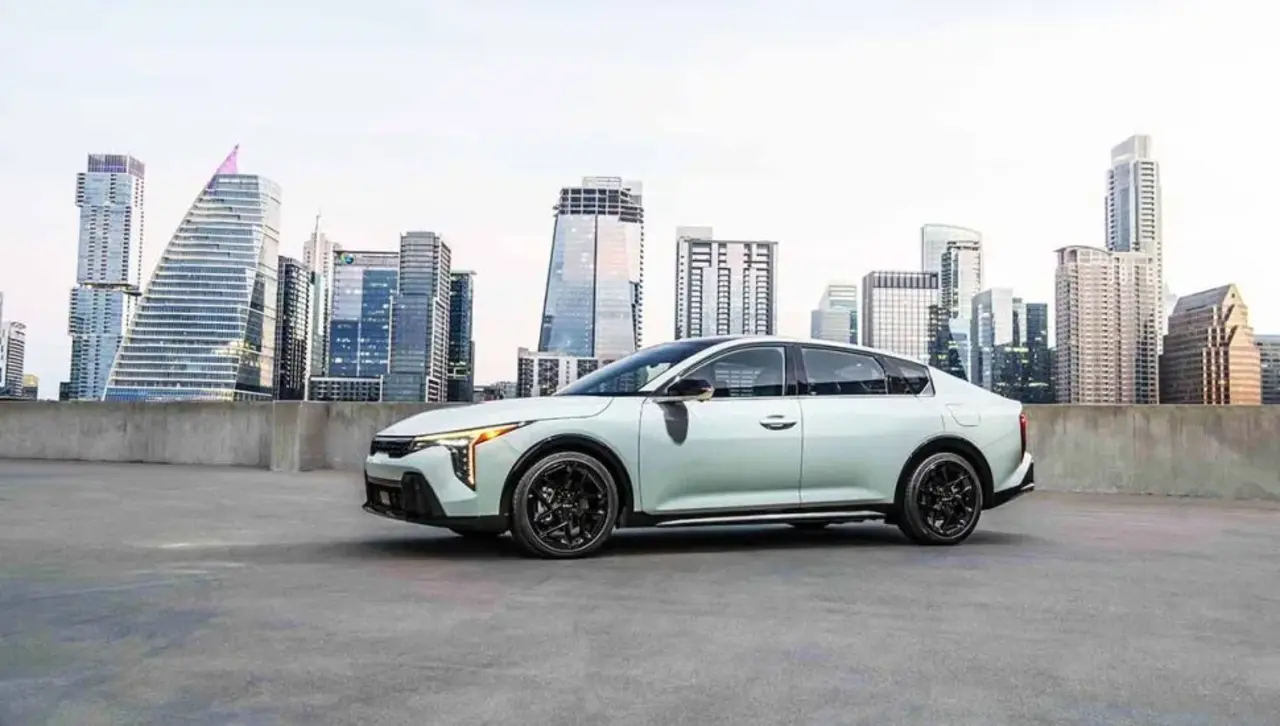 27 jan 25 Kia K4 conquista premio Good Design 2024 1 970x550 1 O Kia K4, sedã compacto da Kia, conquista o Good Design Award 2024, evidenciando sua abordagem inovadora e design marcante
