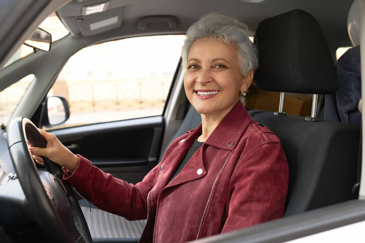 idoso Idosos ao Volante: Como Determinar o Momento de Parar de Dirigir