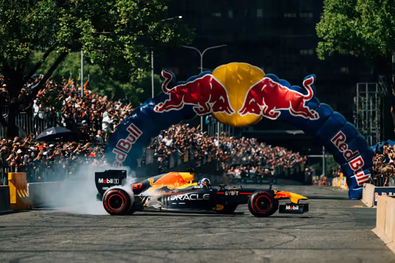 motor f1 red bull showrun johane Red Bull Showrun em Curitiba: Alta Velocidade e Emoção no Centro da Cidade