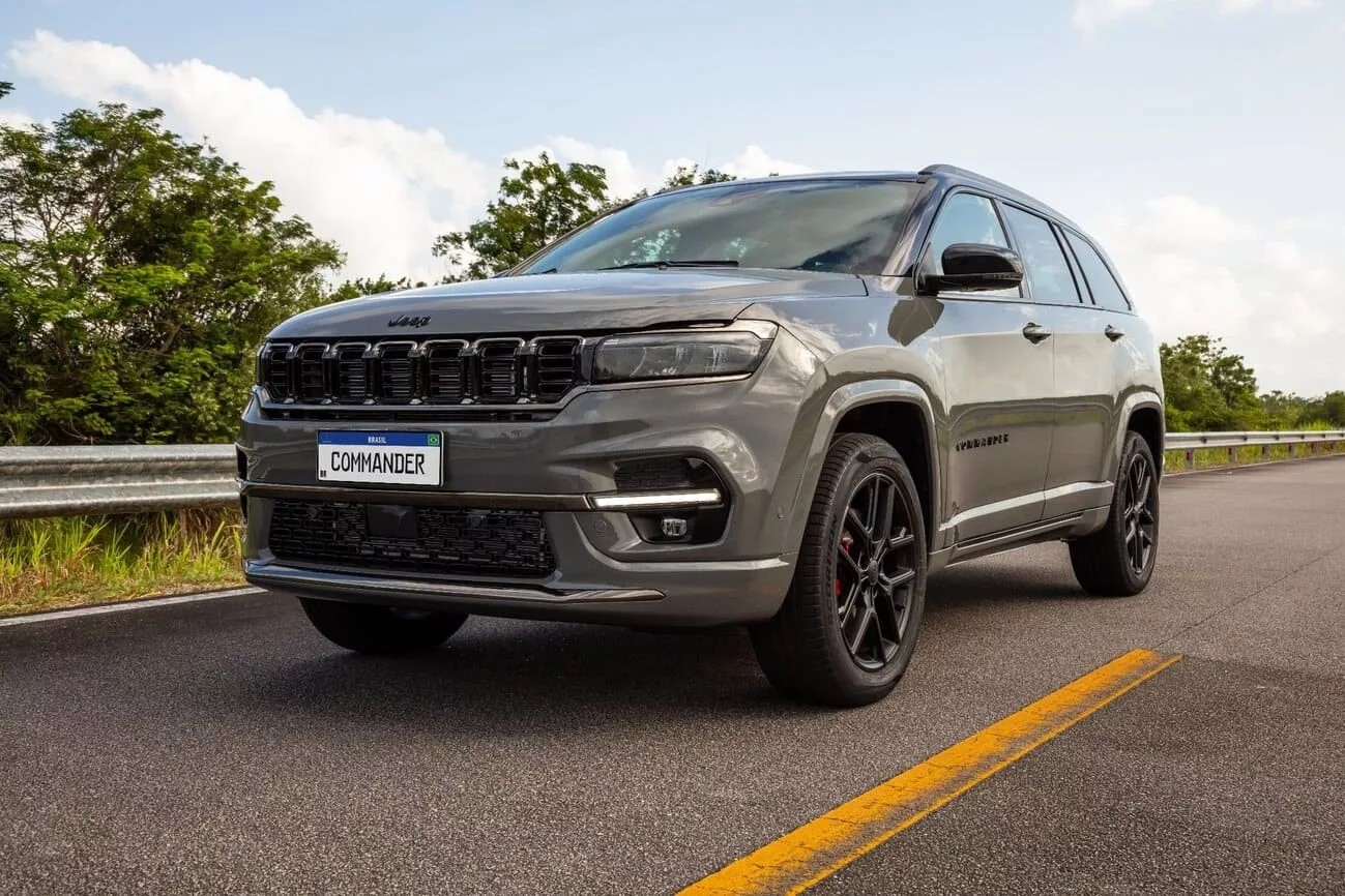 jeep commander blackhawk 2 1 5 SUVs de 7 Lugares que Garantem Conforto e Segurança para Sua Família