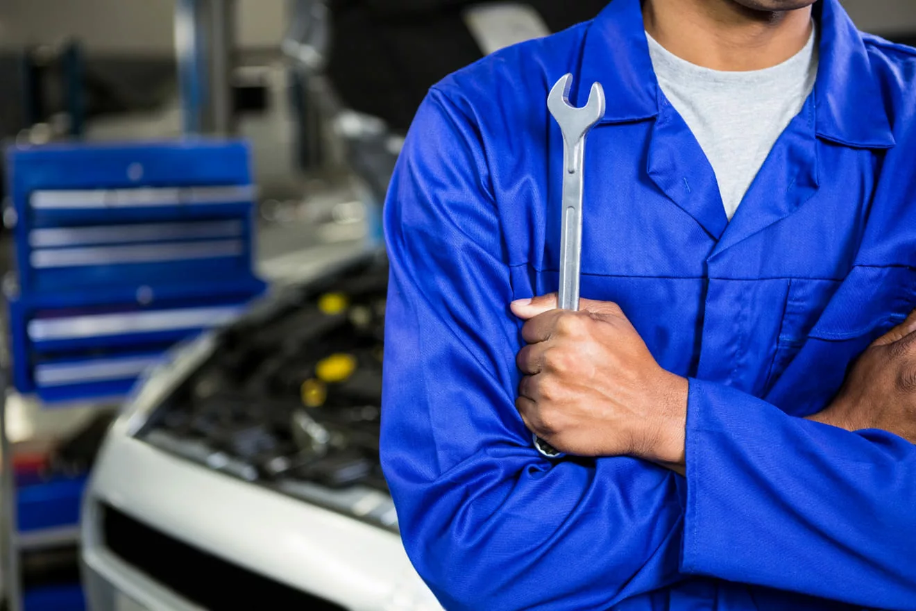 mecanico Como aumentar a vida útil do carro: cuidados simples que fazem toda a diferença
