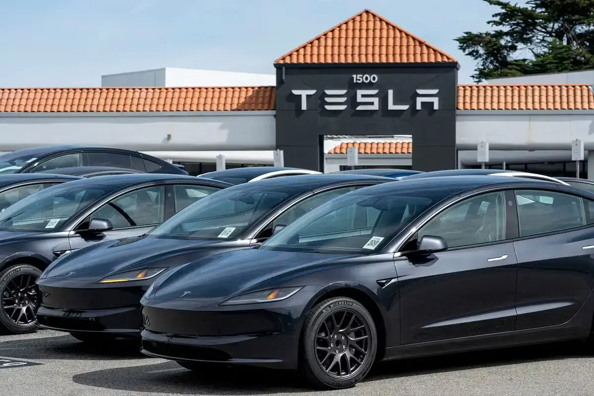 tesla vendas queda bloomberg Tesla sob pressão: como a guerra tarifária entre EUA e China ameaça os planos de Elon Musk