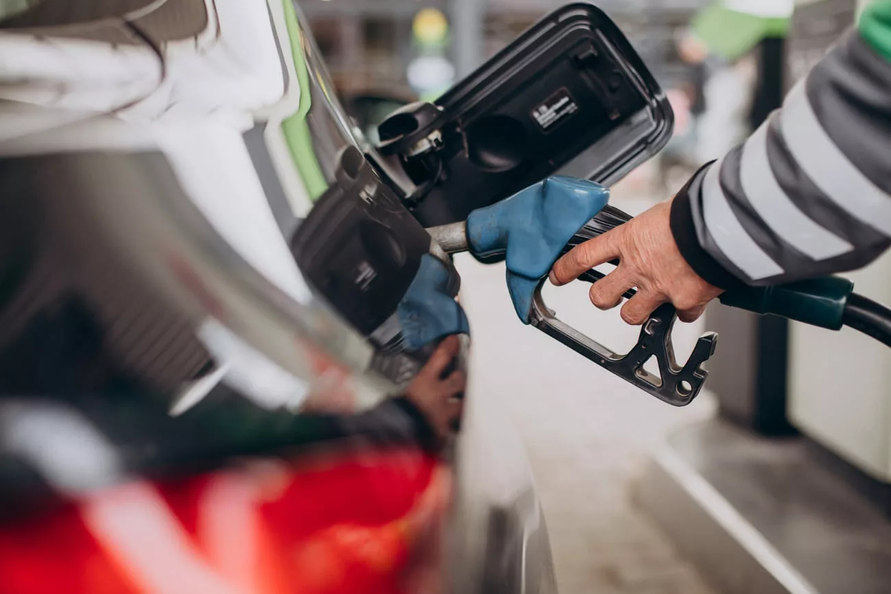 carros consumo 1 5 Carros com o pior consumo de combustível no Brasil em 2025