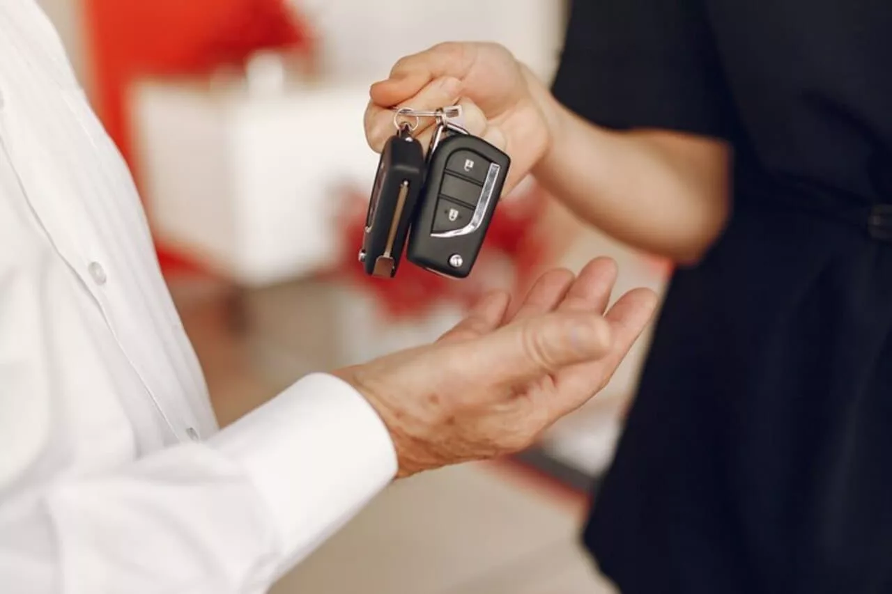 entrega carro Nova lei permite retomada de veículo sem Justiça: o que muda para quem financia um carro?