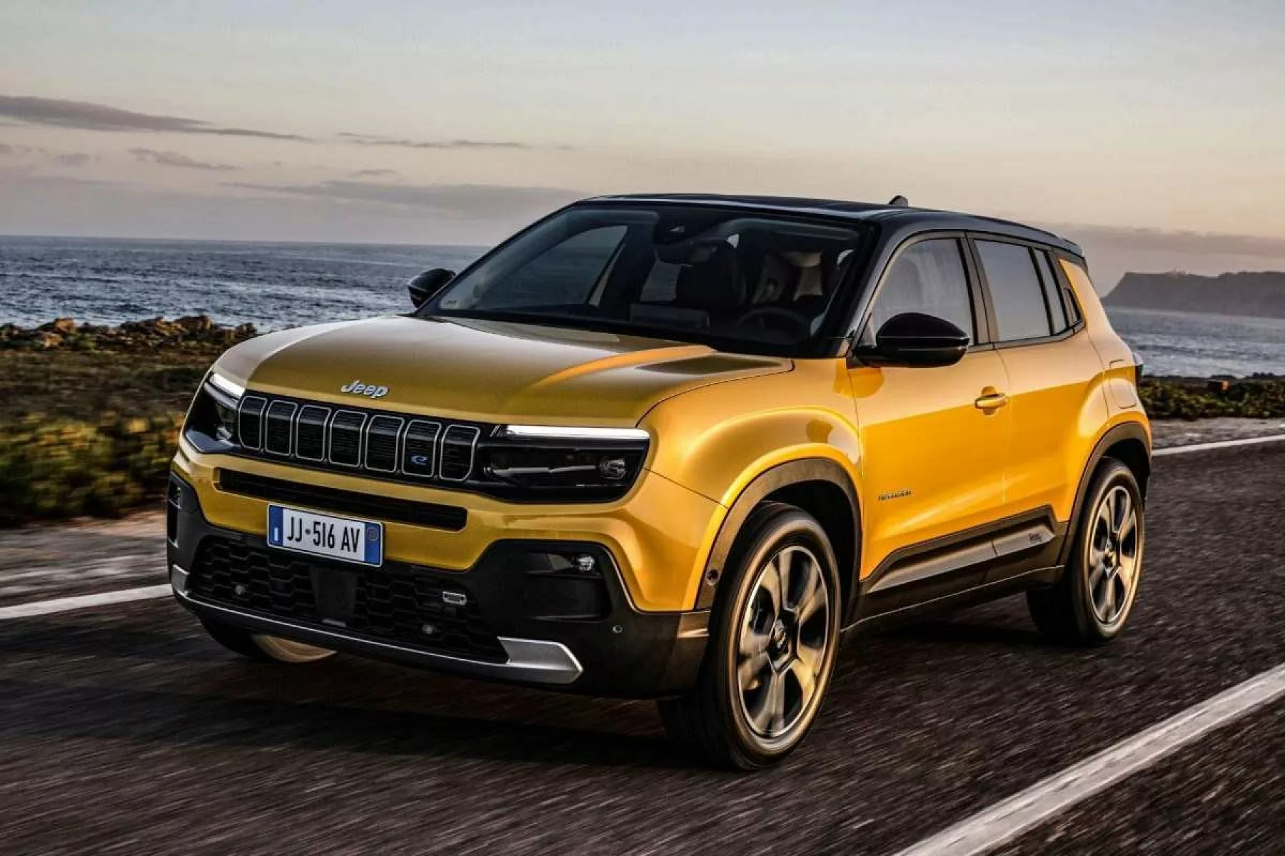 jeep avenger amarelo movimento 37511781 Jeep Avenger vai estrear no Brasil com fabricação local e motor híbrido de 130 cv
