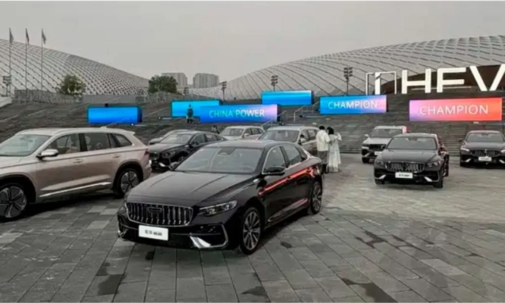 geelygamahibrida As chinesas que vão mudar o que você gasta no posto — e já estão chegando ao Brasil