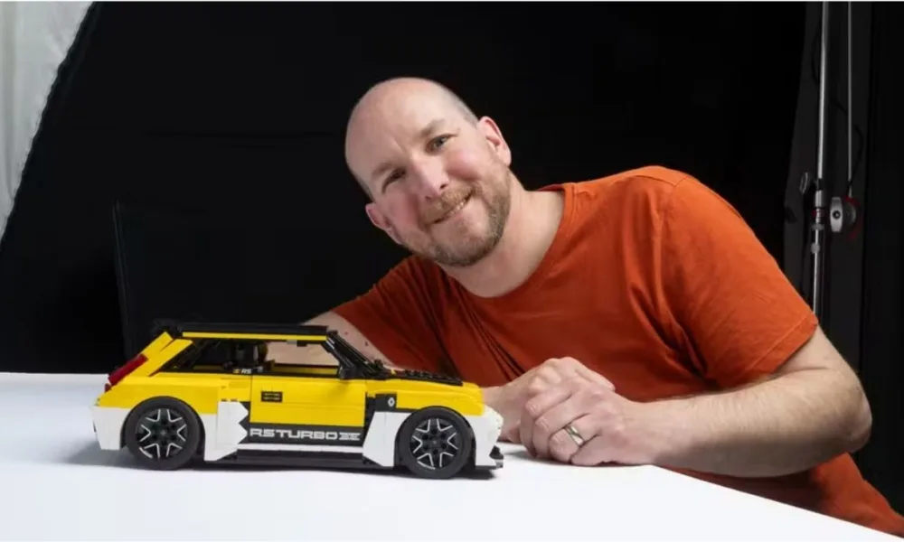 designer constroi miniatura de carro eletrico com blocos de montar 2 copia 1.200 peças de Lego e 3 meses de trabalho: o engenheiro que recriou o Renault 5 elétrico em escala e surpreendeu a montadora